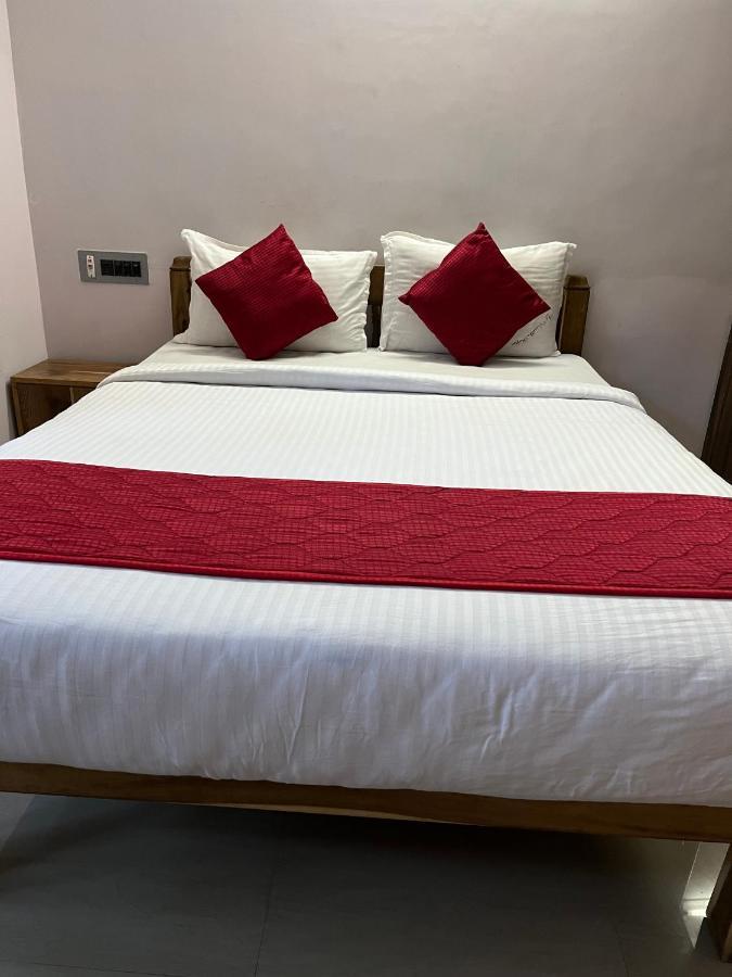 Tulip Villa 3Bhk 2Bhk And 1Bhk Located Near Chunnambar Boat House And Paradise Beach Pūrnānkuppam المظهر الخارجي الصورة